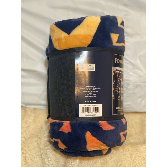 Pendelton Big Thunder Navy Aztec 50" x 70" Plush Throw Blanket - Picture 4 of 4